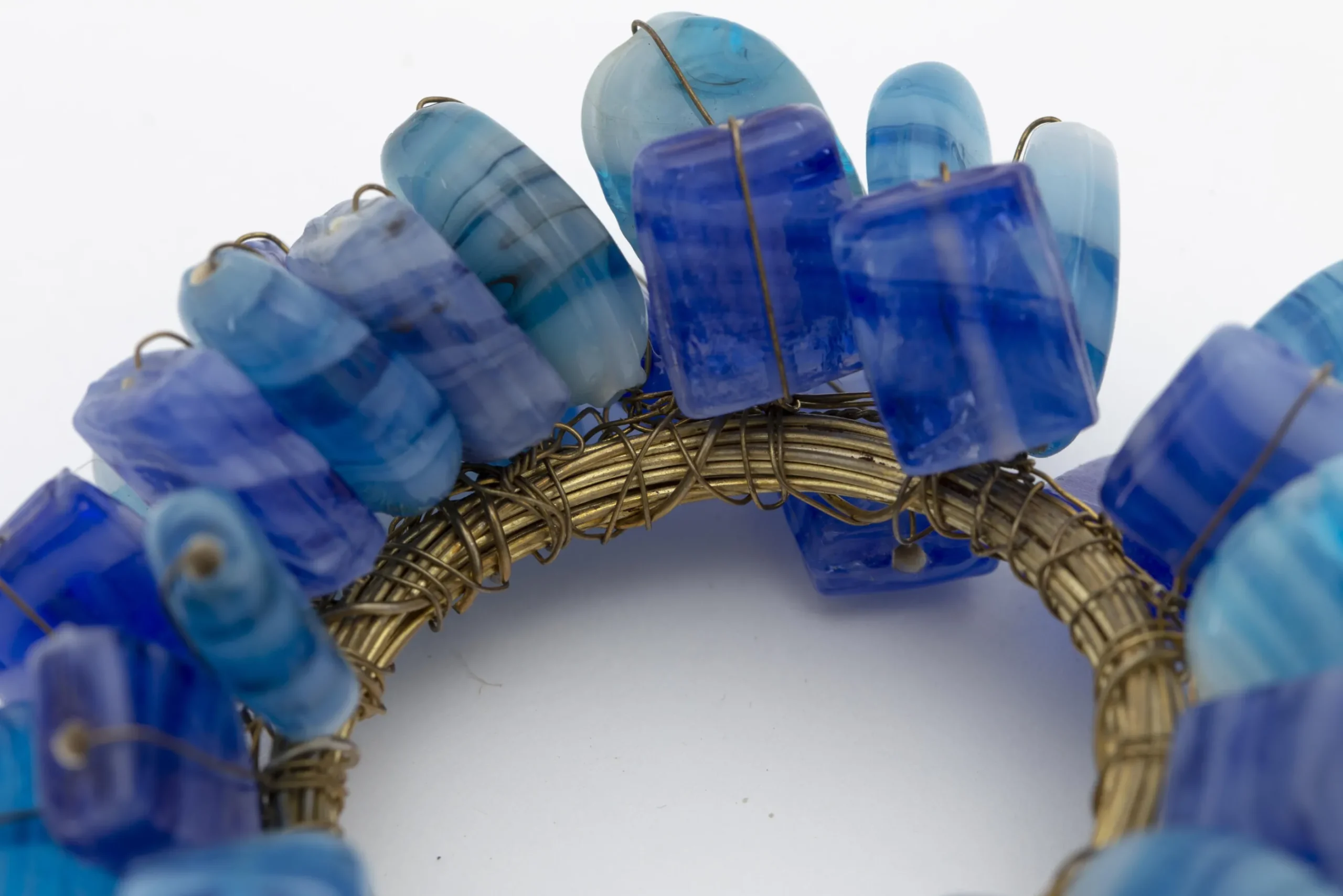 Flamant Ezana, Servetring, Kralen