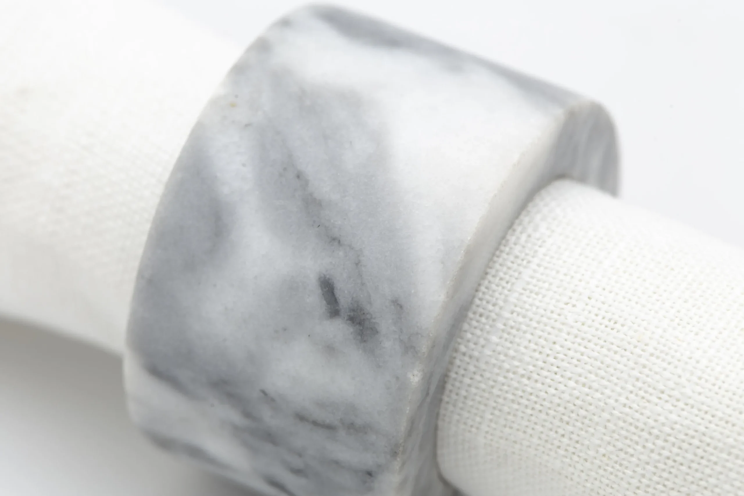 Flamant Maureen, Servetring, Marmer, Wit